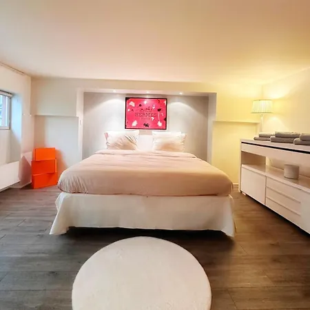 Champs-elysees, Avenue Montaigne Paris