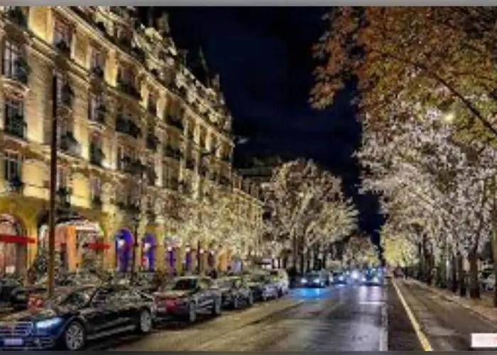 Champs-élysées, Avenue Montaigne