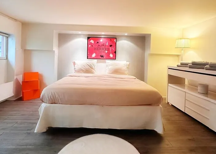 Champs-elysees, Avenue Montaigne Paris